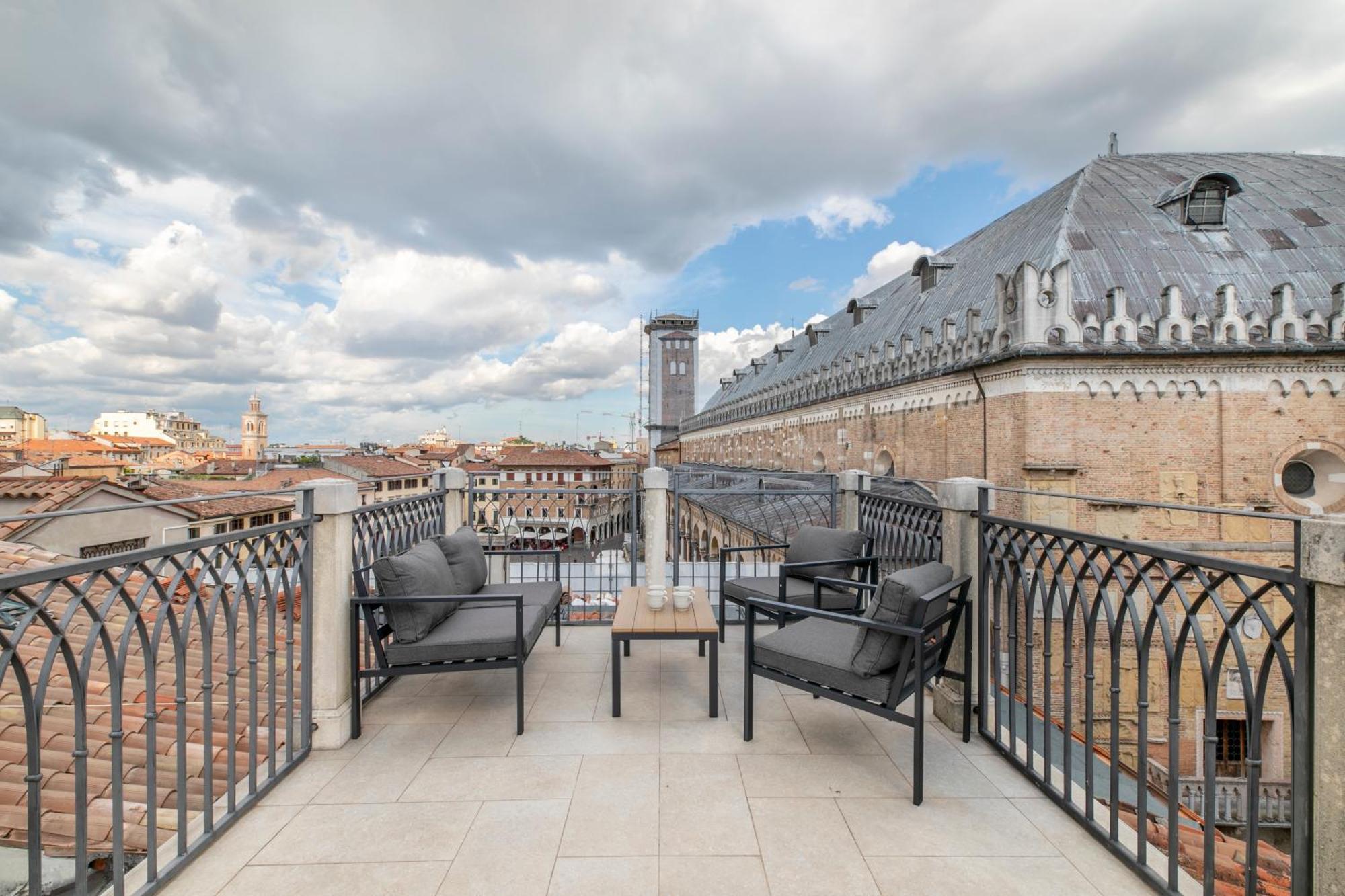 La Terrazza Sulle Piazze - Centro Storico Pádua Exterior foto